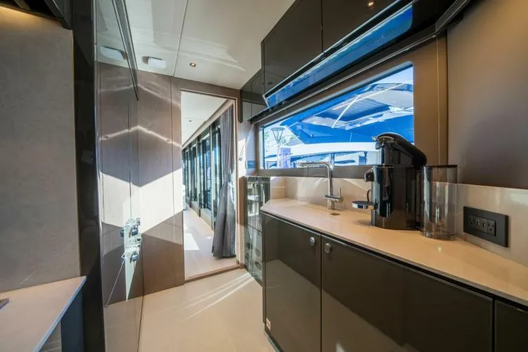 Slide: The Image of 2027 Sunseeker 100 Yacht - Image 22 - 22