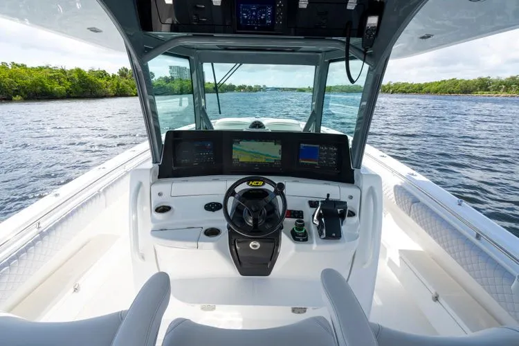 Slide: The Image of 2026 Hcb 42 Lujo - Image 27 - 27