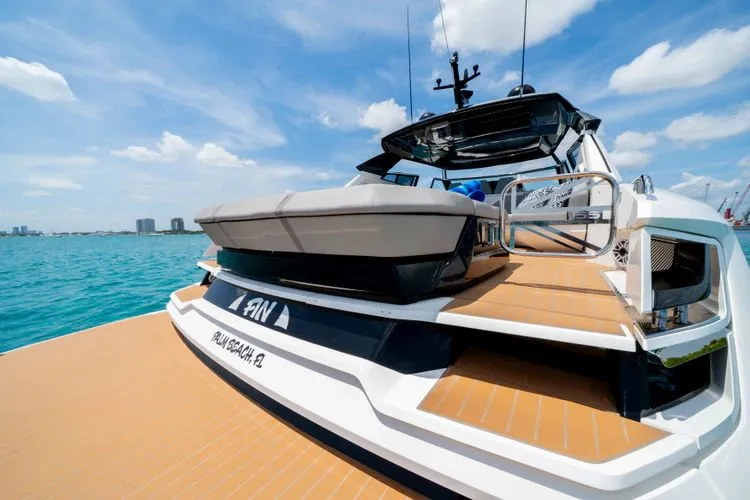 Slide: The Image of 2024 Sunseeker 55 - Image 19 - 19