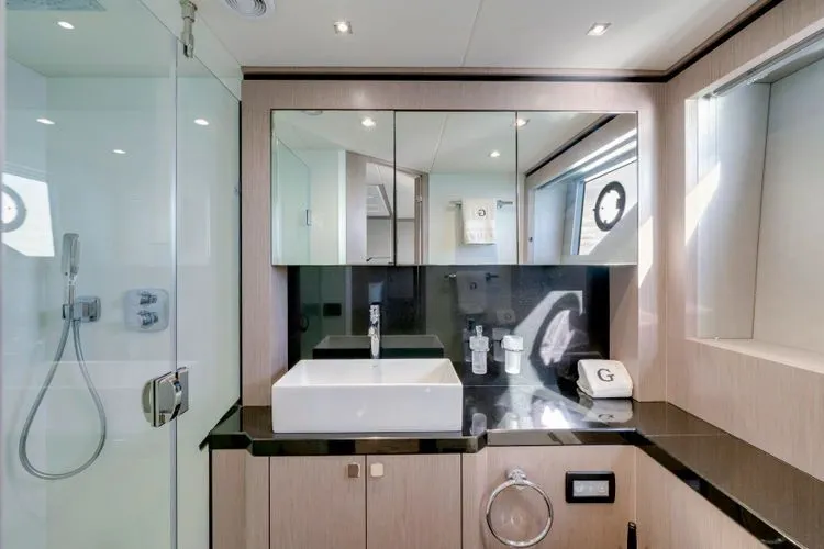 Slide: The Image of 2018 Sunseeker 68 Predator - Image 46 - 46