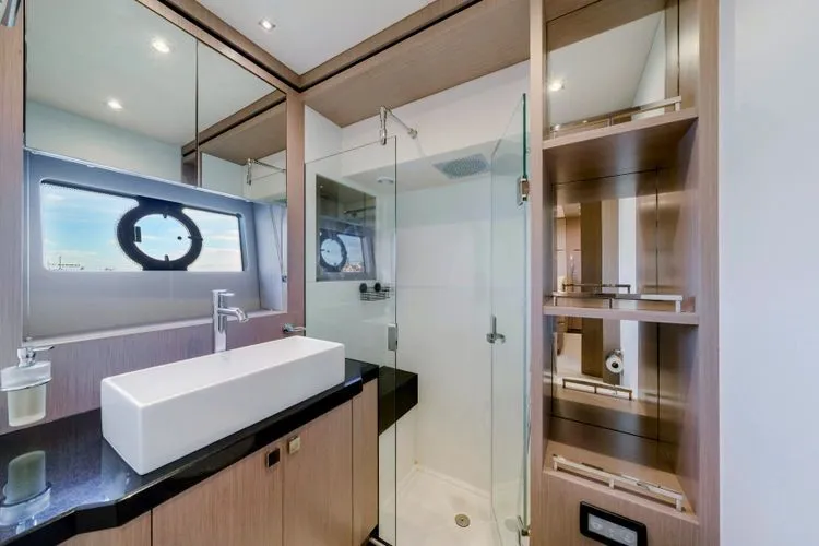 Slide: The Image of 2018 Sunseeker 68 Predator - Image 53 - 53