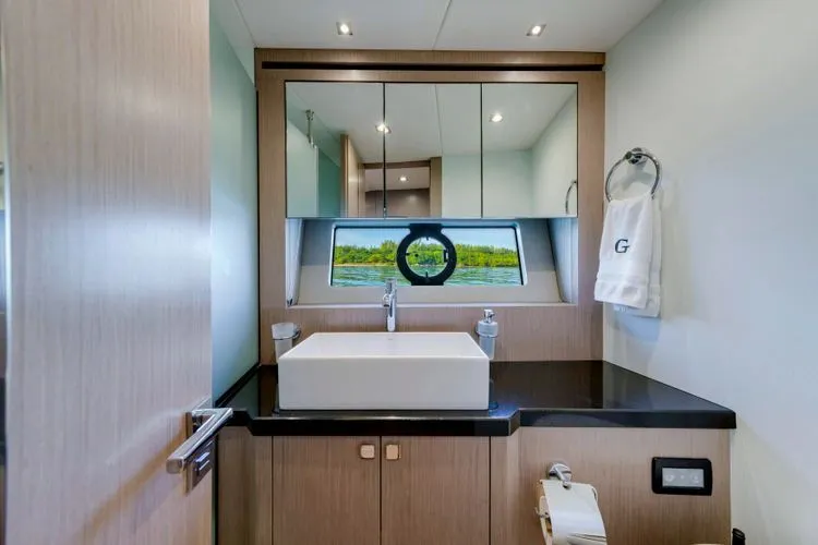 Slide: The Image of 2018 Sunseeker 68 Predator - Image 57 - 57