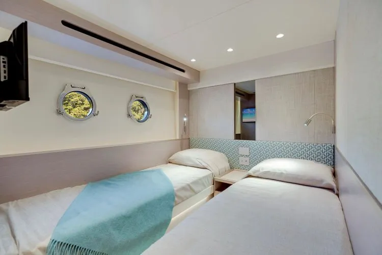 Slide: The Image of 2026 Absolute 70 Fly - Image 55 - 55