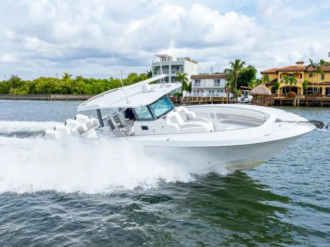 The Image of 2026 Hcb 42 Lujo - Image 1 - 1