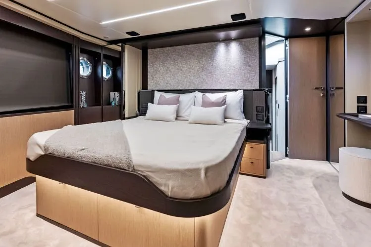 Slide: The Image of 2026 Absolute 52 Fly - Image 31 - 31