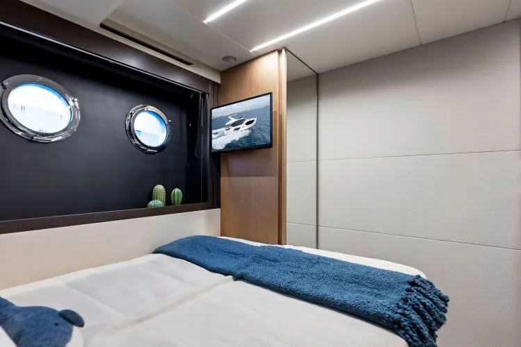 Slide: The Image of 2026 Absolute 52 Fly - Image 40 - 40