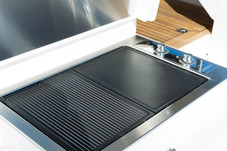 Slide: The Image of 2026 Riviera 50 Sports Motor Yacht - Image 18 - 18