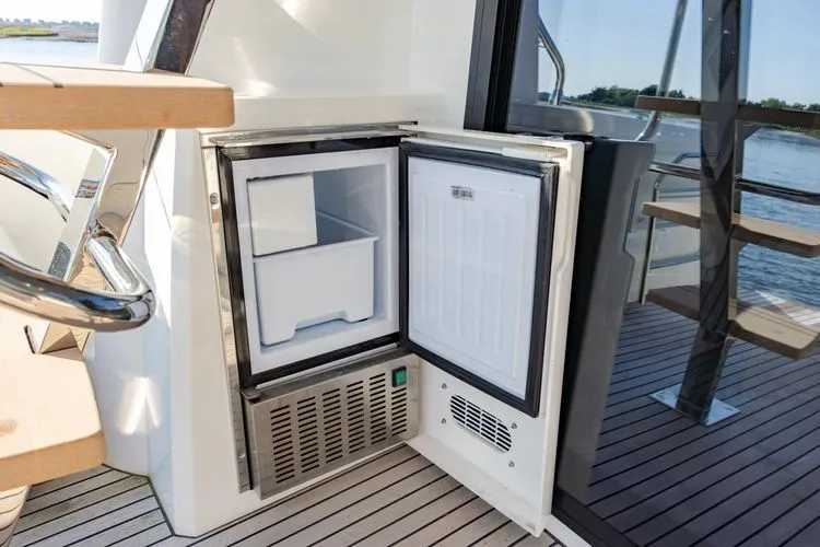 Slide: The Image of 2024 Prestige 460 - Image 21 - 21