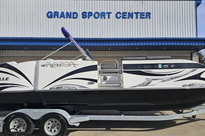 Slide: The Image of 2014 Caravelle 247 UU Razor E-Toon boat at Grand Sport Center. - 3