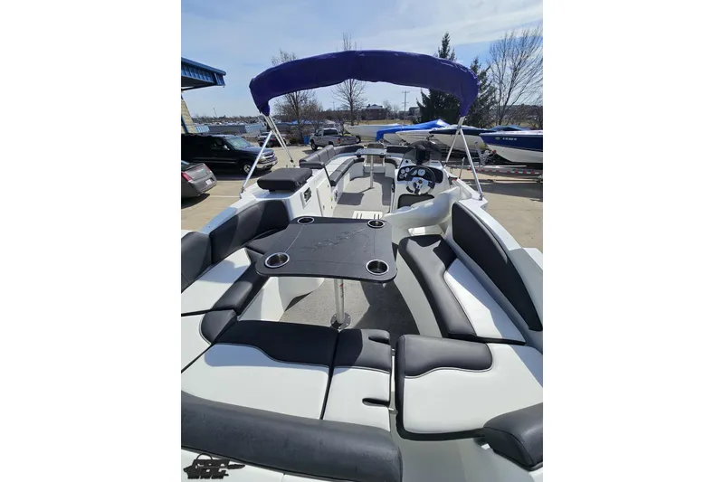 Slide: The Image of 2014 Caravelle 247 UU Razor E-Toon boat with seating and canopy in a marina. - 42