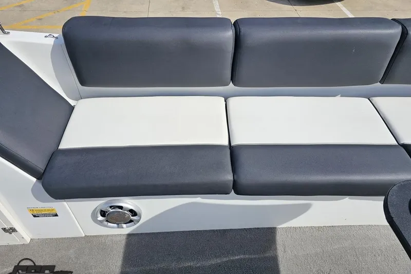 Slide: The Image of Caravelle 247 UU Razor E-Toon 2014 boat seating, black and white upholstery. - 71