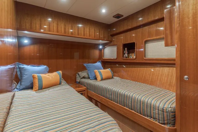 Slide: The Image of 2011 Hampton 620 Pilothouse - Image 29 - 29