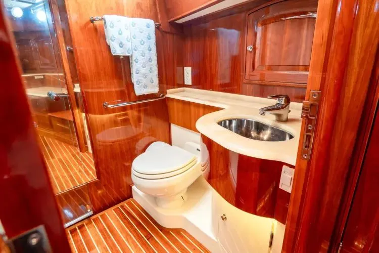 Slide: The Image of 2006 Hinckley Talaria 55 Fb - Image 16 - 16