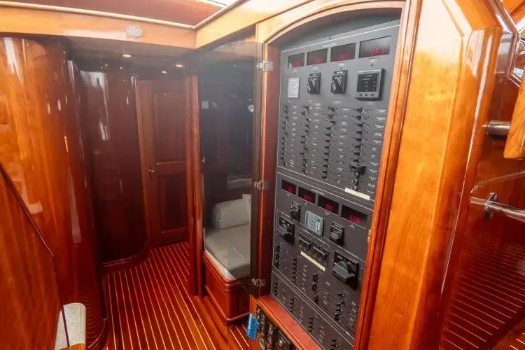 Slide: The Image of 2006 Hinckley Talaria 55 Fb - Image 35 - 35