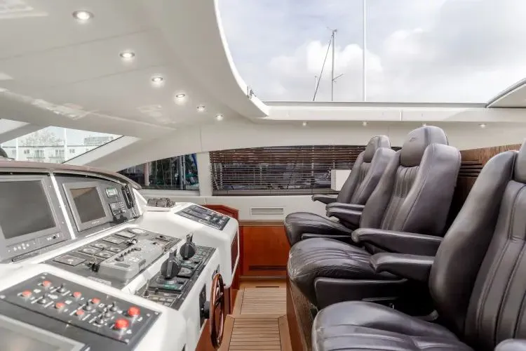 Slide: The Image of 2004 Mangusta 105 Sport - Image 21 - 21