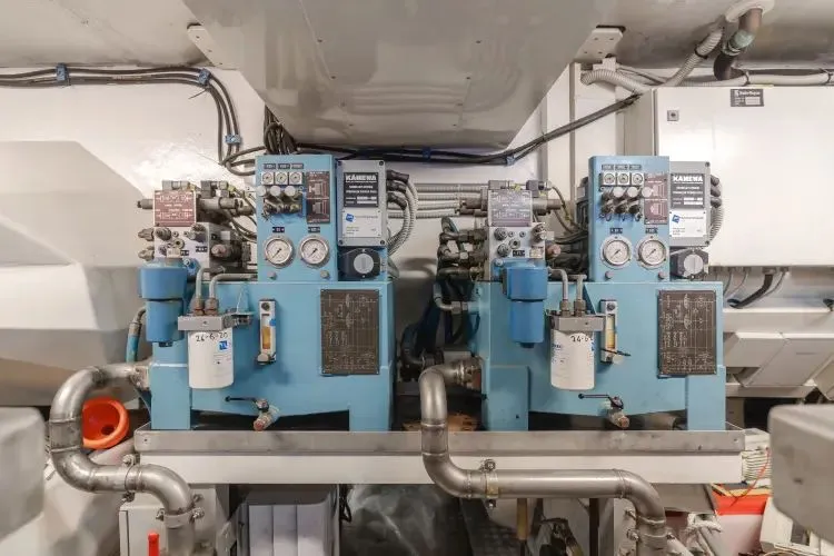 Slide: The Image of 2004 Mangusta 105 Sport - Image 26 - 26