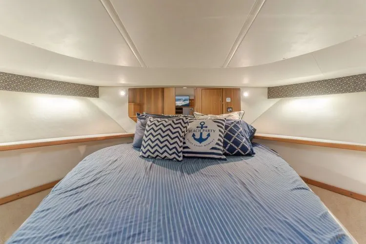 Slide: The Image of 2000 Tiara Yachts 4100 Open - Image 21 - 21
