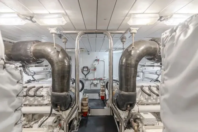 Slide: The Image of 2005 Azimut 85 Ultimate - Image 24 - 24