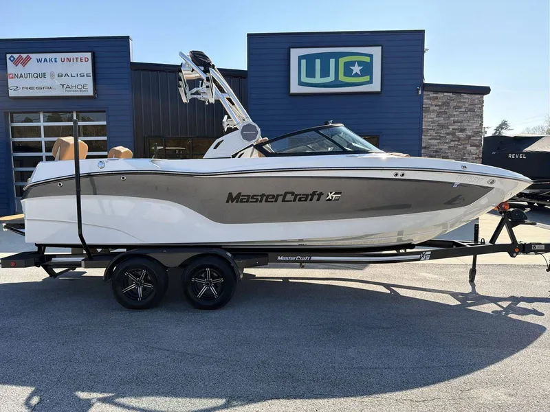 The Image of MasterCraft XT23 2023 - 1