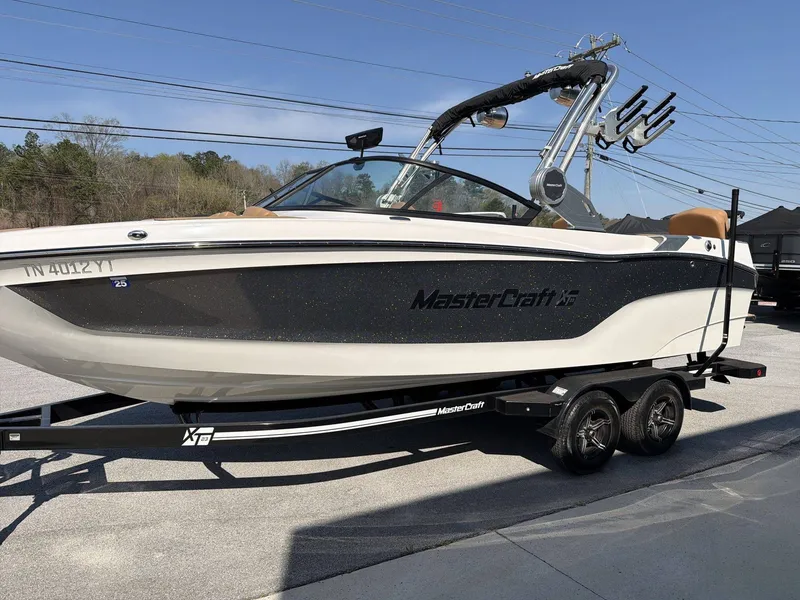 Slide: The Image of MasterCraft XT23 2023 - 10