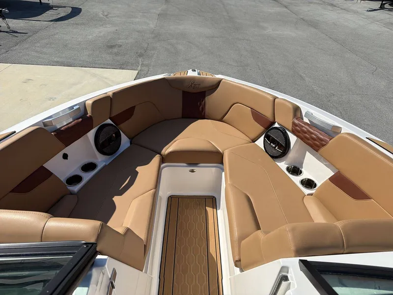 Slide: The Image of MasterCraft XT23 2023 - 11