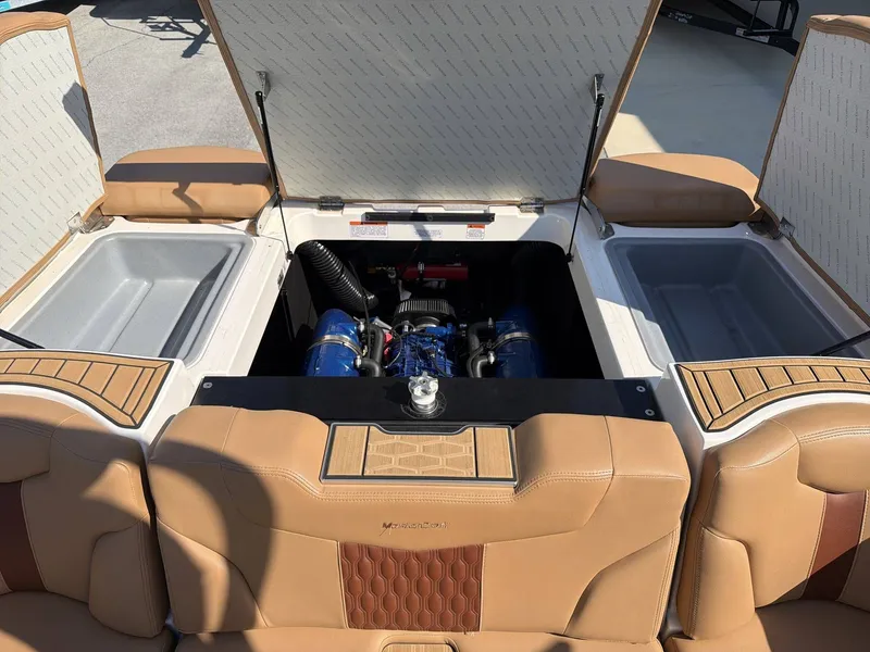 Slide: The Image of MasterCraft XT23 2023 - 14