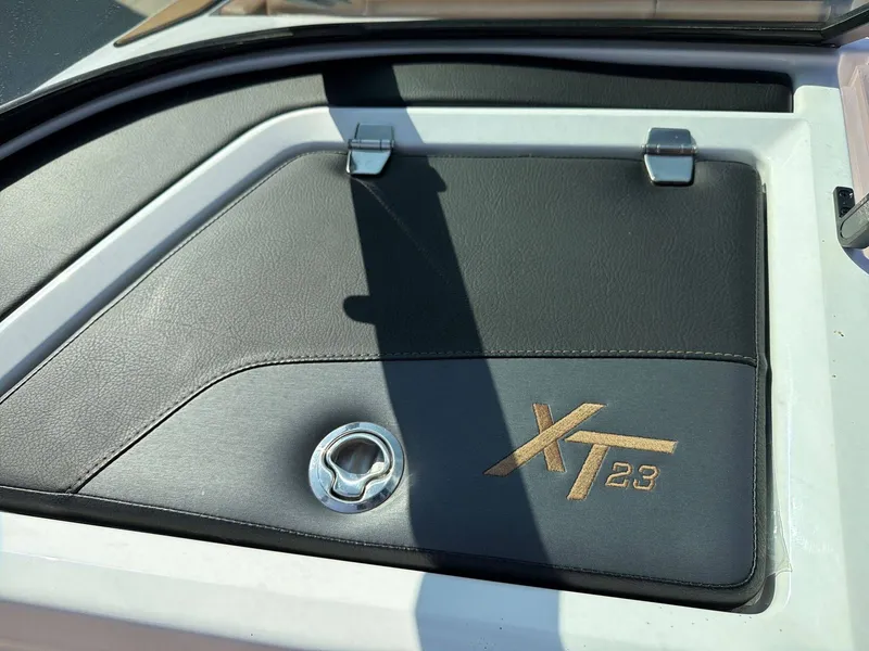 Slide: The Image of MasterCraft XT23 2023 - 18