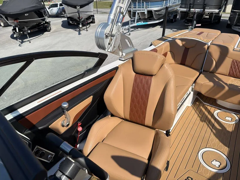 Slide: The Image of MasterCraft XT23 2023 - 20