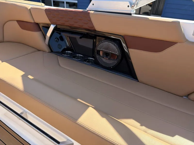 Slide: The Image of MasterCraft XT23 2023 - 21