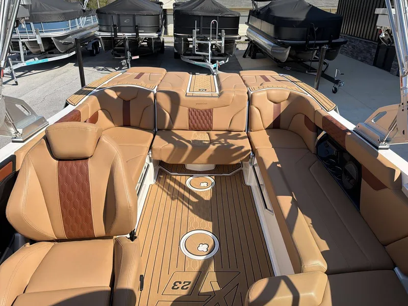 Slide: The Image of MasterCraft XT23 2023 - 26