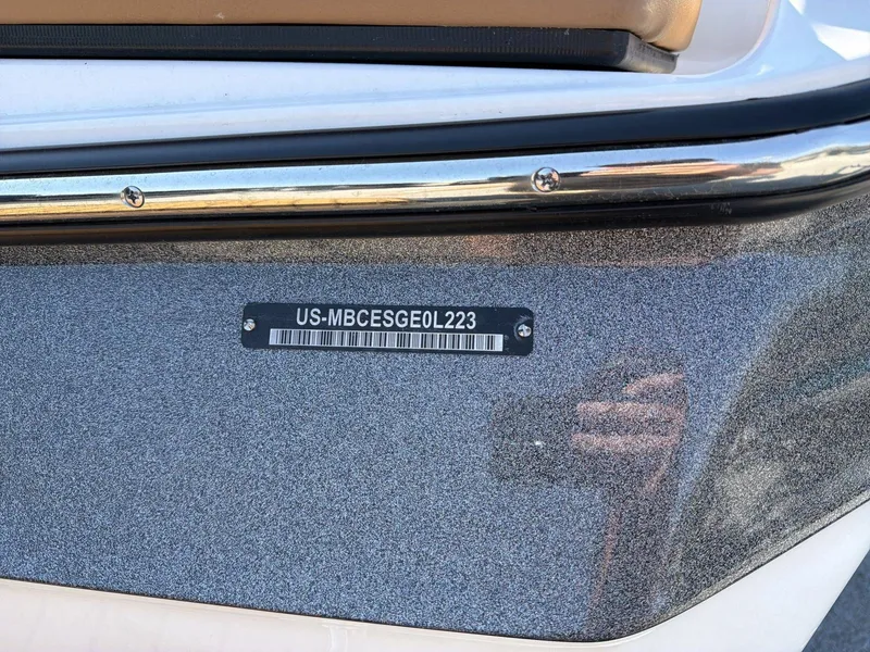 Slide: The Image of MasterCraft XT23 2023 - 7