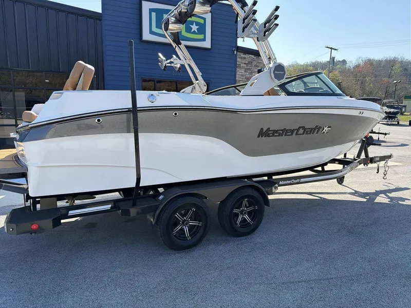 Slide: The Image of MasterCraft XT23 2023 - 8