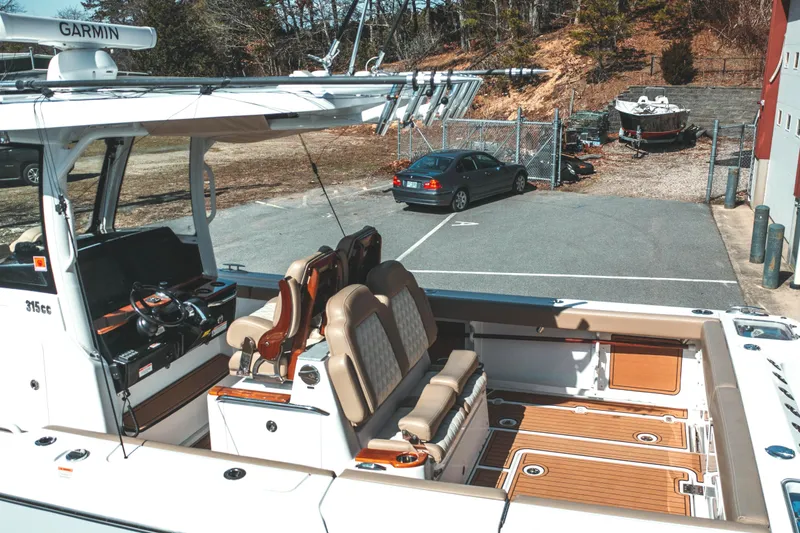 Slide: The Image of Everglades 315 Center Console 2024 - 79