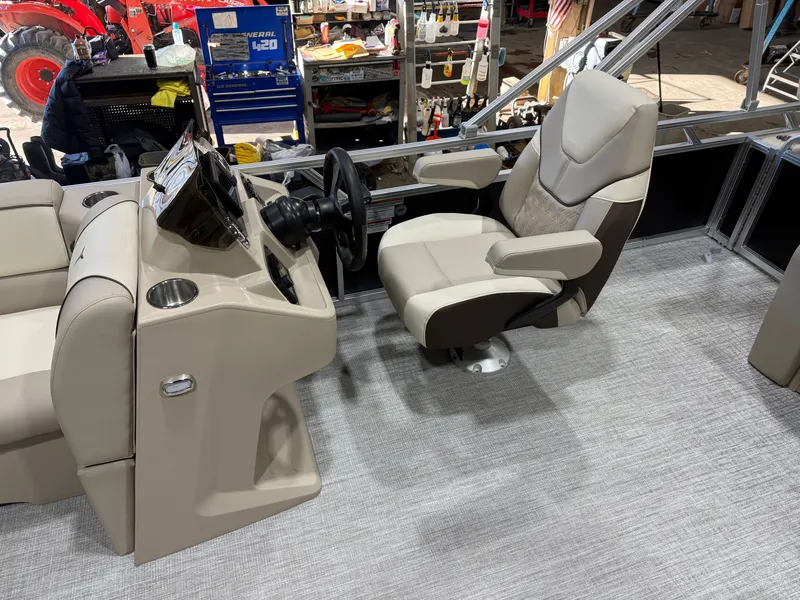 Slide: The Image of Interior of 2025 Tahoe Sport VRB 2385 Swingback boat. - 9