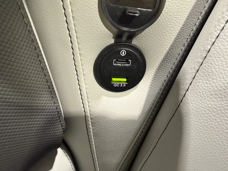 Slide: The Image of USB-C and QC 3.0 charging ports in Tahoe Sport VRB 2385, 2025 model. - 33