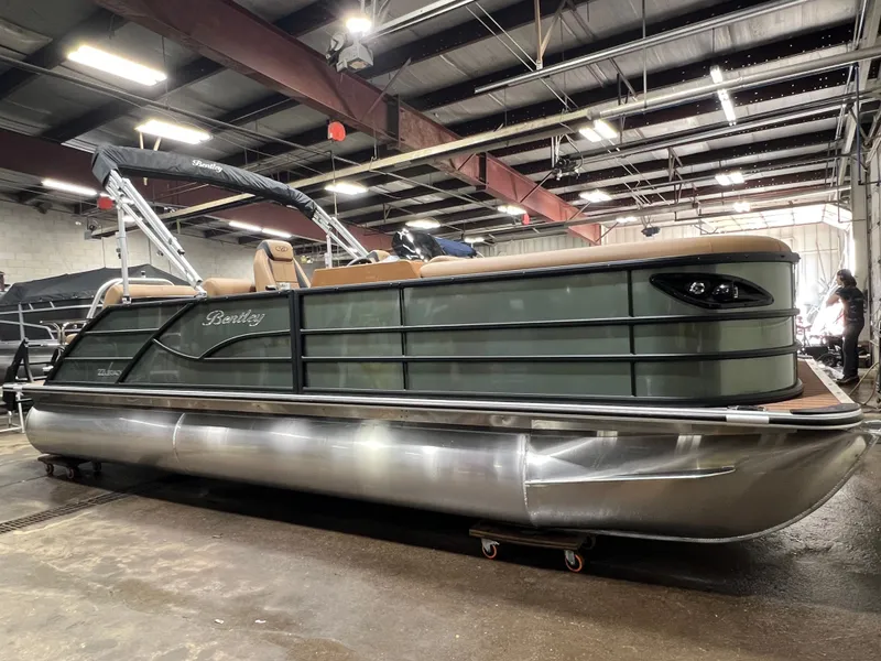 The Image of Bentley Pontoons Legacy 220 QSB Swingback & Honda 4-Stroke EFI 2026 - undefined