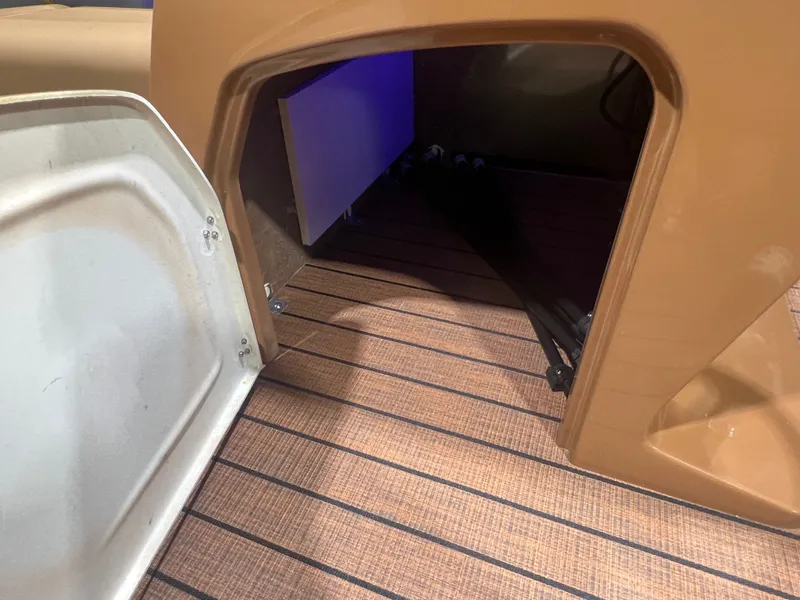 Slide: The Image of Interior of Bentley Pontoons Legacy 220 QSB Swingback, 2026 model. - 32