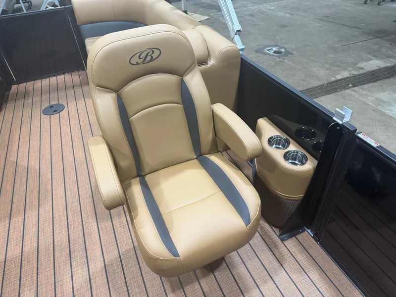 Slide: The Image of Luxurious seating in Bentley Pontoons Legacy 220 Navigator 2026. - 10