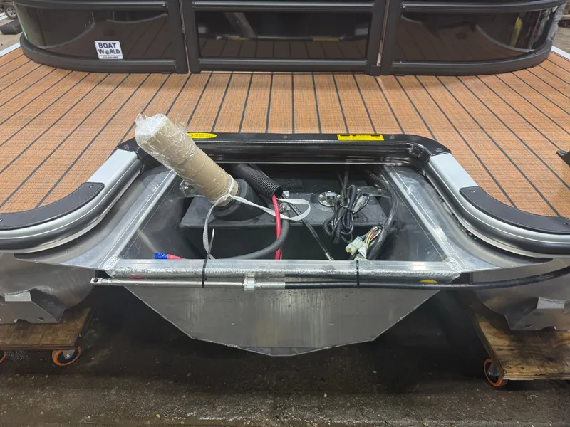 Slide: The Image of Bentley Pontoons Legacy 220 Navigator 2026 with Honda 4-Stroke EFI engine. - 34