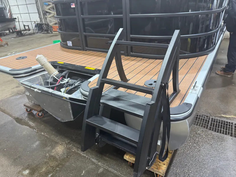 Slide: The Image of 2026 Bentley Pontoons Legacy 220 with Honda 4-Stroke EFI, detailed view. - 35