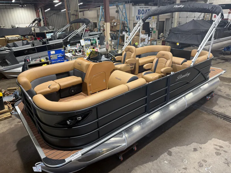 The Image of Bentley Pontoons Legacy 220 Navigator Quad Lounge & Honda 4-Stroke EFI 2026 - undefined