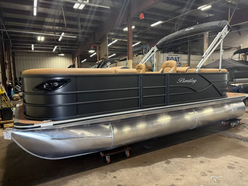 Slide: The Image of 2026 Bentley Pontoons Legacy 220 Navigator indoors. - 31