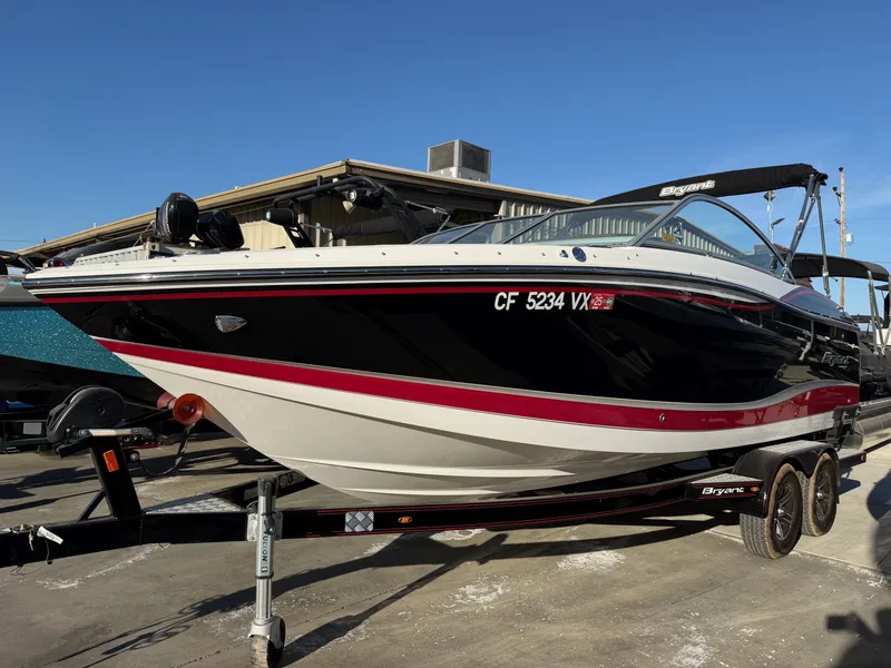 The Image of 2015 Bryant Calandra boat with 350 MAG engine on trailer. - 1