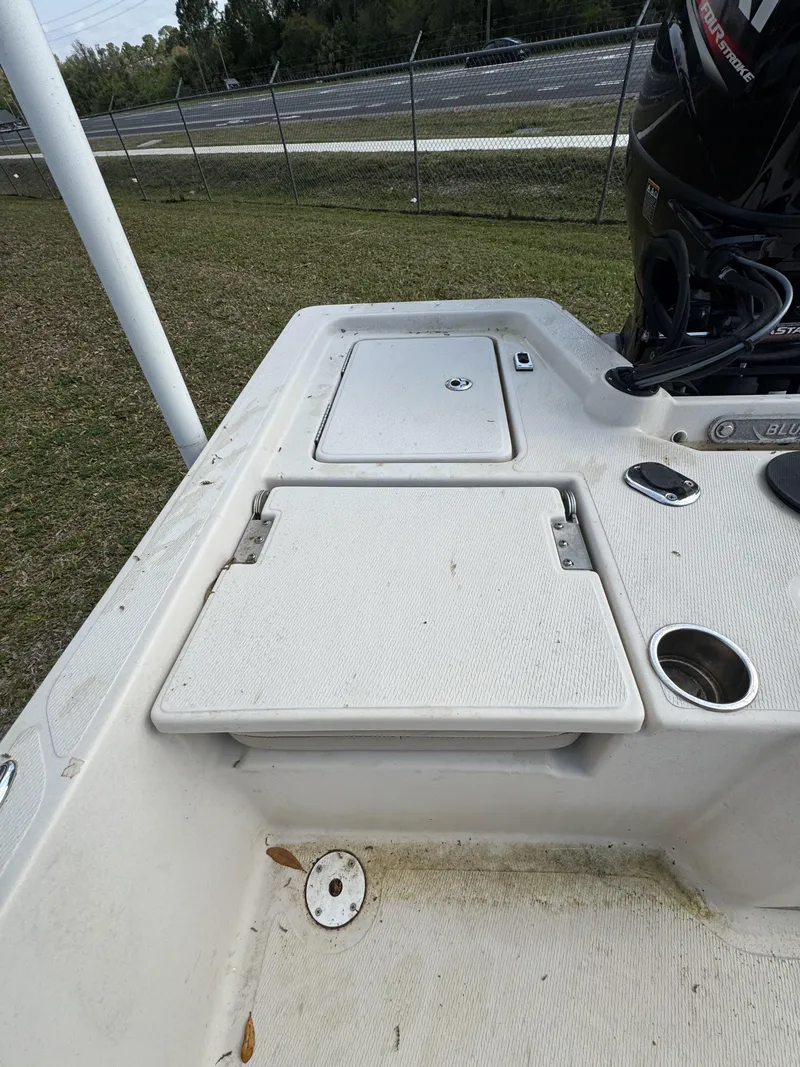 Slide: The Image of Stern area of a 2020 Blue Wave 2200 PureBay boat. - 26