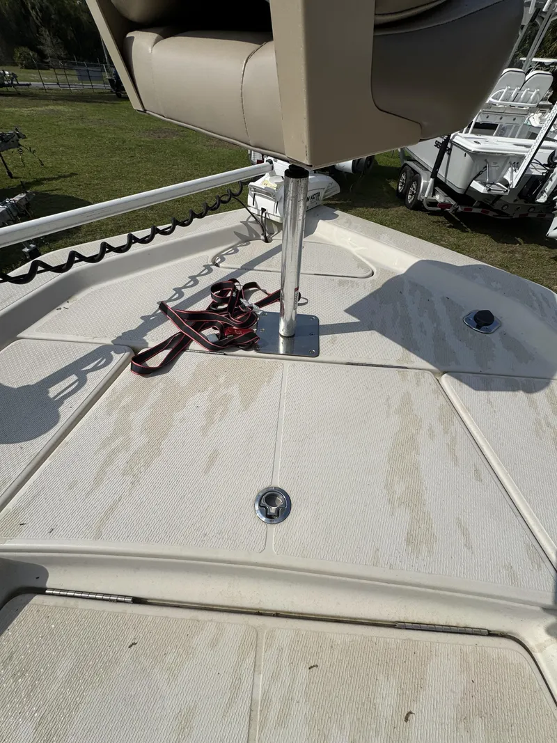 Slide: The Image of 2020 Blue Wave 2200 PureBay boat deck with seat and accessories. - 43