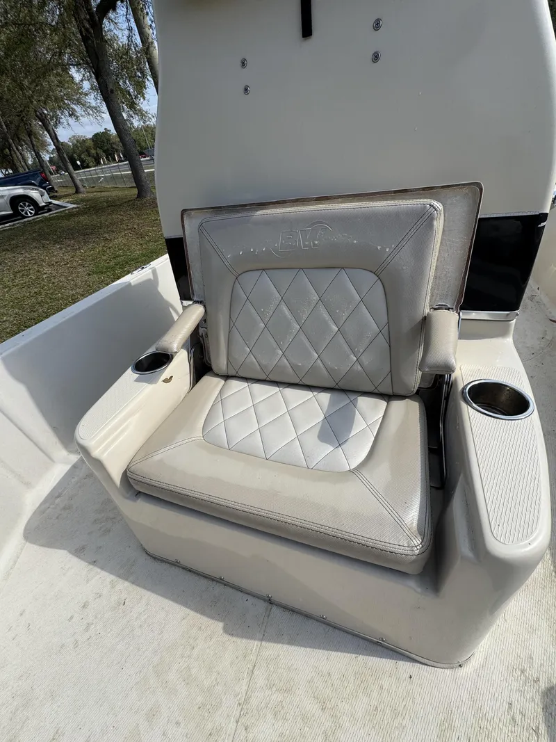 Slide: The Image of Seat on a 2020 Blue Wave 2200 PureBay boat. - 45