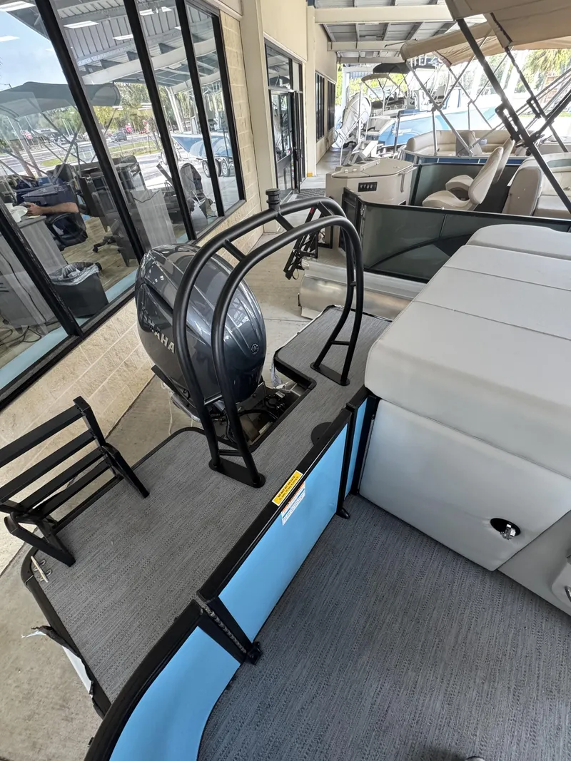 Slide: The Image of Godfrey SW 2286 Cruise Special Edition 2026 with Yamaha engine, interior view. - 28