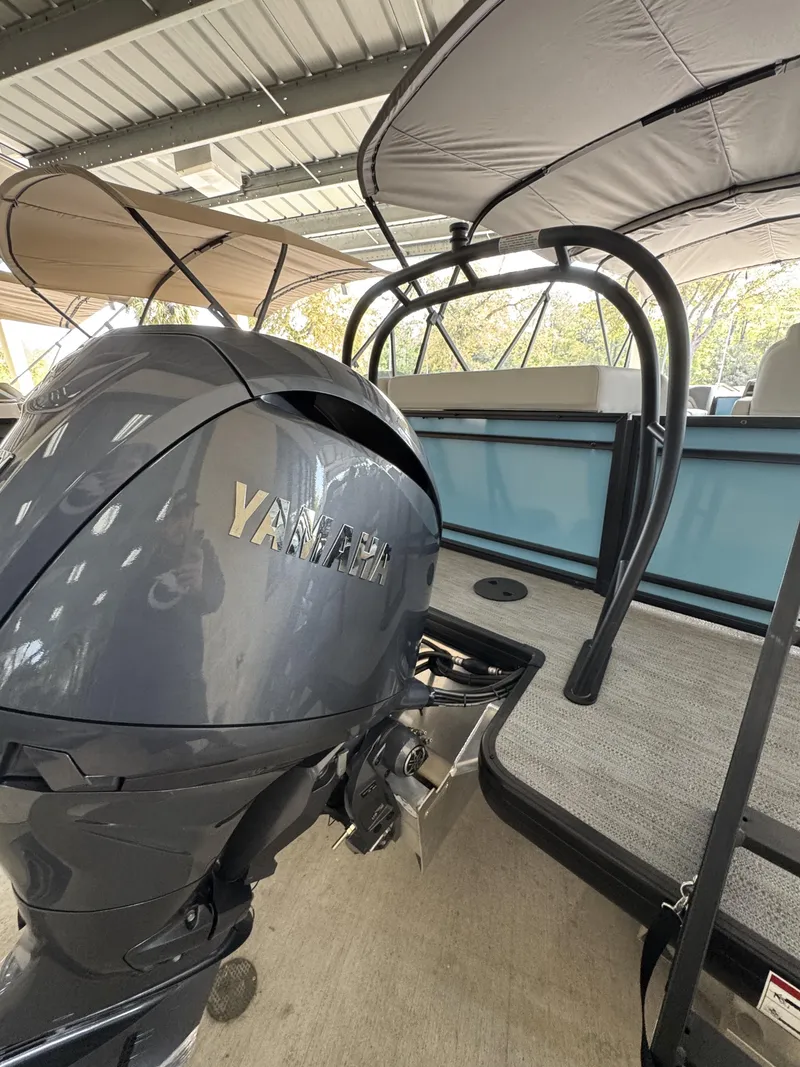 Slide: The Image of Yamaha motor on Godfrey SW 2286 Cruise Special Edition 2026. - 4