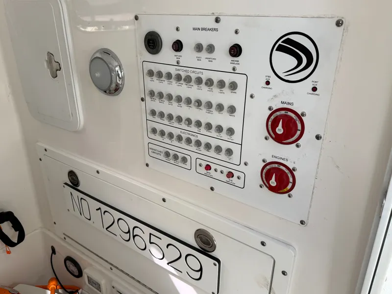 Slide: The Image of Edgewater 320 CC 2019 - 11