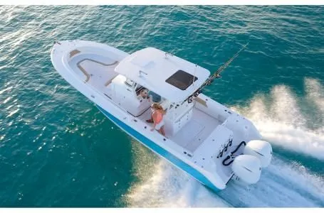 Slide: The Image of Edgewater 320 CC 2019 - 16